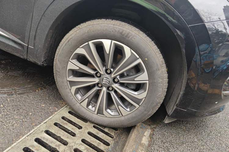 Used Buick Envision 2024 Encore S 25T Ignite Black Style Edition Right Front Wheel Hub