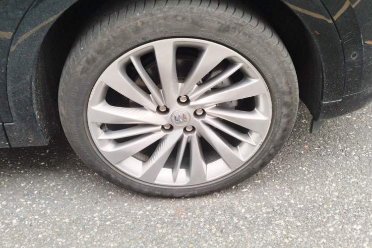 Used Buick Envision 2024 Encore Plus AWD Avenir Right Front Wheel Hub