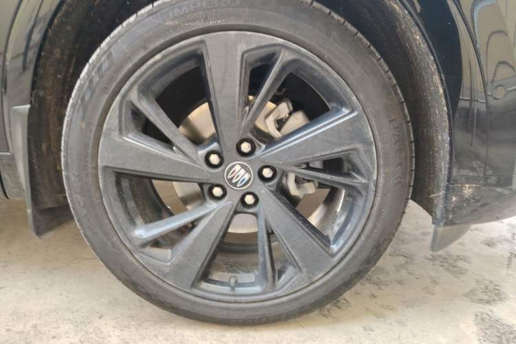 Used Buick Envision 2024 Encore S 28T Ignite Black Prestige Edition Right Front Wheel Hub