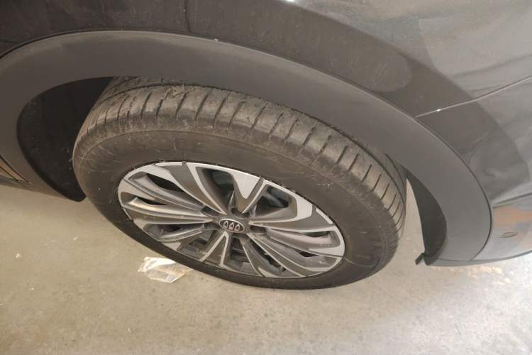 Used Buick Envision 2024 Encore Plus 28T AWD Luxury Edition Right Front Wheel Hub