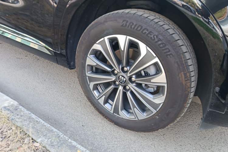 Used Buick Envision 2024 Encore S 25T Ignite Black Style Edition Right Front Wheel Hub