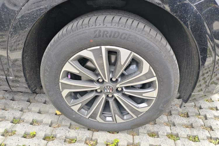 Used Buick Envision 2024 Encore S 25T Ignite Black Style Edition Right Front Wheel Hub
