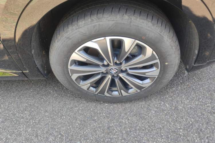 Used Buick Envision 2024 Encore S 25T Ignite Black Style Edition Right Front Wheel Hub