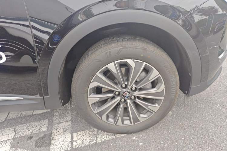 Used Buick Envision 2024 Encore S 25T Ignite Black Style Edition Right Front Wheel Hub