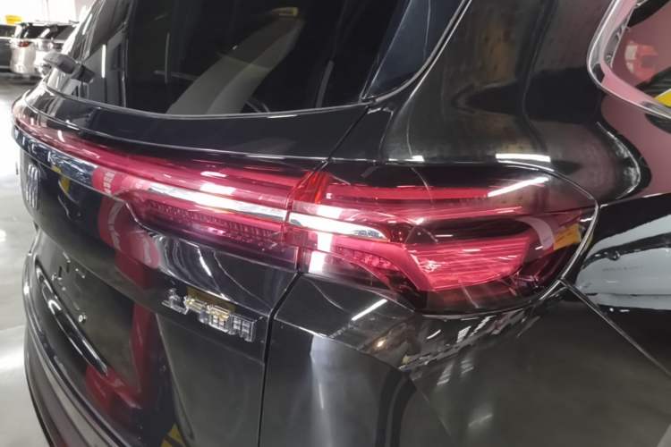 Used Buick Envision 2024 Encore Plus 28T Two-Wheel Drive Luxury Edition Right Rear Taillight