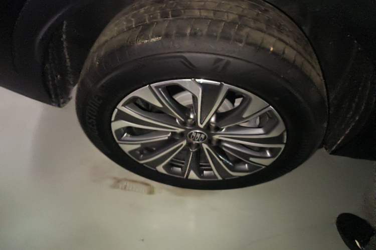 Used Buick Envision 2024 Encore Plus 28T AWD Luxury Edition Right Rear Wheel Hub