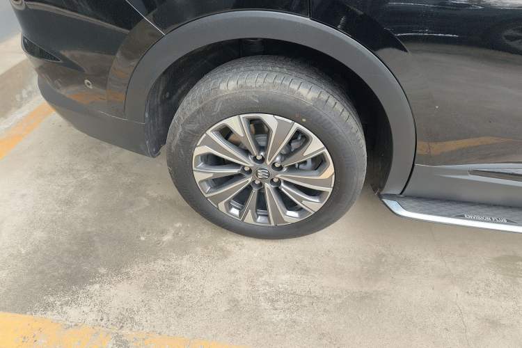 Used Buick Envision 2024 Encore Plus 28T AWD Luxury Edition Right Rear Wheel Hub