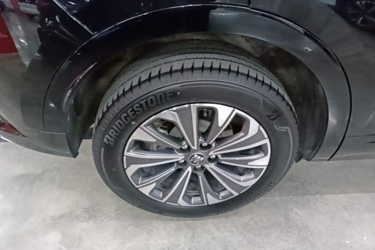 Used Buick Envision 2024 Encore S 25T Ignite Black Style Edition Right Rear Wheel Hub
