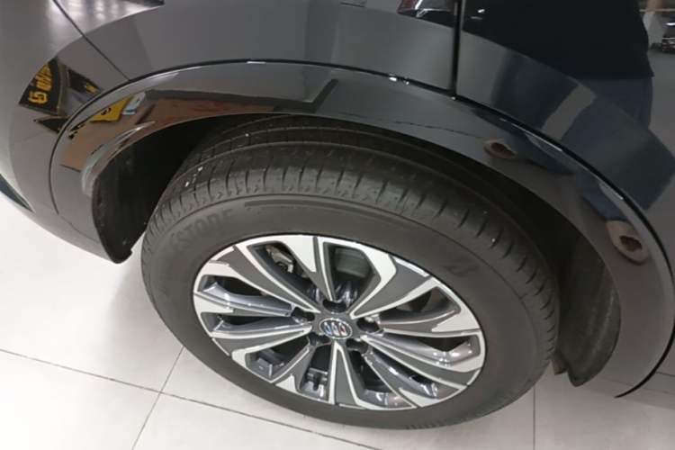 Used Buick Envision 2024 Encore S 25T Ignite Black Style Edition Right Rear Wheel Hub