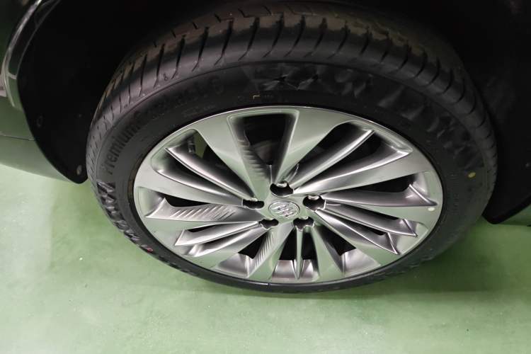Used Buick Envision 2024 Encore Plus AWD Avenir Right Rear Wheel Hub