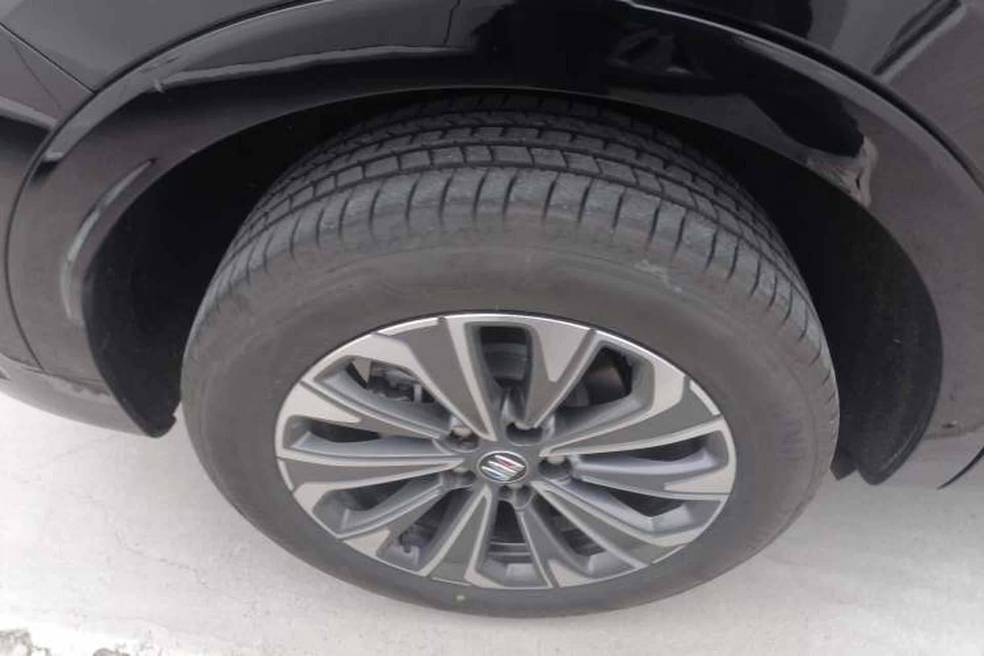 Used Buick Envision 2024 Encore S 25T Ignite Black Style Edition Right Rear Wheel Hub