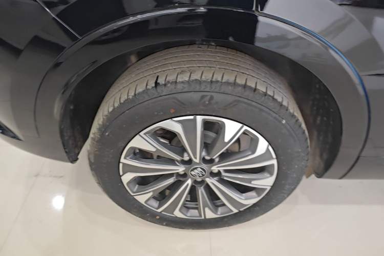 Used Buick Envision 2024 Encore S 25T Ignite Black Style Edition Right Rear Wheel Hub