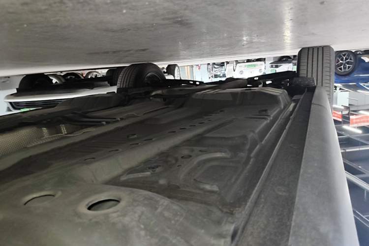 Used Buick Envision 2024 Encore Plus 28T Two-Wheel Drive Luxury Edition Right Side Sill