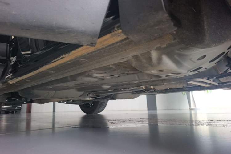 Used Buick Envision 2024 Encore Plus 28T Two-Wheel Drive Luxury Edition Right Side Sill