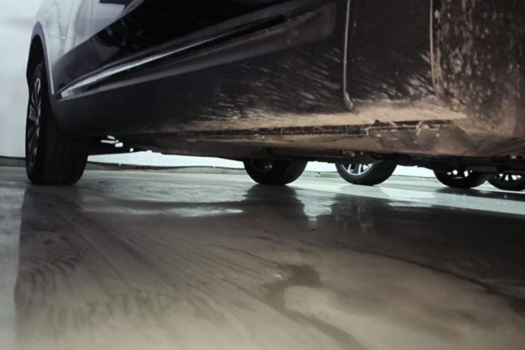 Used Buick Envision 2024 Encore Plus 28T AWD Luxury Edition Right Side Sill