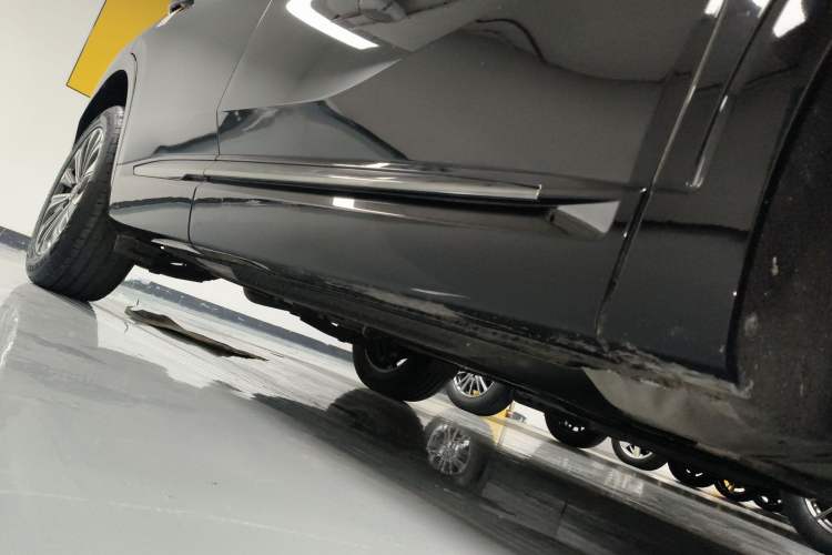 Used Buick Envision 2024 Encore S 25T Ignite Black Style Edition Right Side Sill
