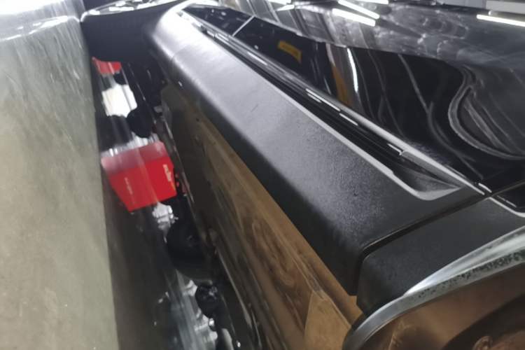 Used Buick Envision 2024 Encore Plus 28T Two-Wheel Drive Luxury Edition Right Side Sill
