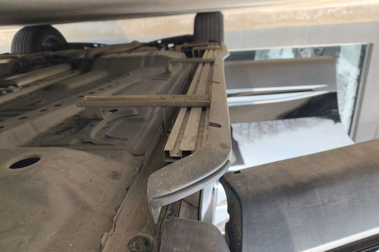 Used Buick Envision 2024 Encore Plus 28T AWD Luxury Edition Right Side Sill