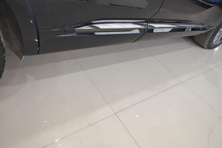 Used Buick Envision 2024 Encore S 25T Ignite Black Style Edition Right Side Sill