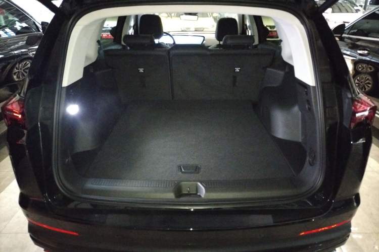Used Buick Envision 2024 Encore Plus 28T AWD Luxury Edition Trunk
