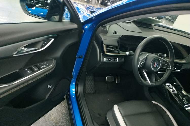Used Buick Envision 2024 Encore S 25T Ignite Black Style Edition Driver Seat