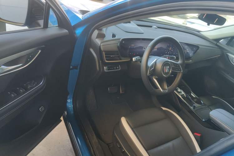 Used Buick Envision 2024 Encore S 25T Ignite Black Style Edition Interior 3