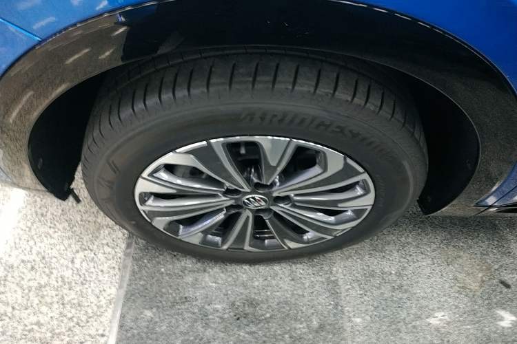 Used Buick Envision 2024 Encore S 25T Ignite Black Style Edition Left Front Wheel Hub