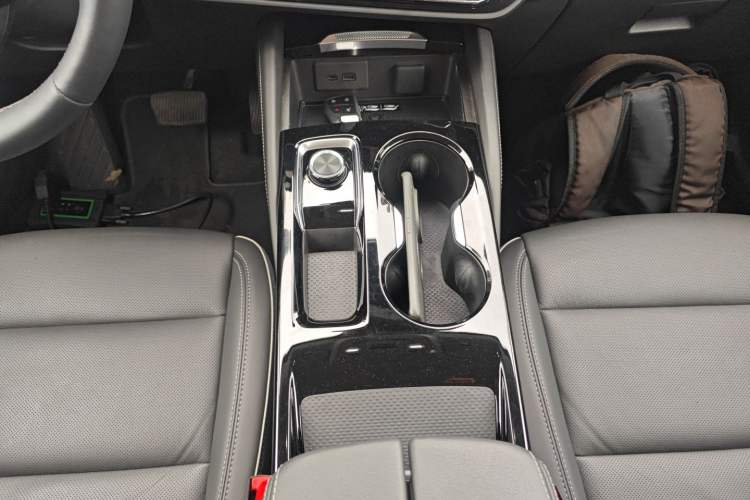 Used Buick Envision 2024 Encore Plus 28T AWD Luxury Edition Gear Lever