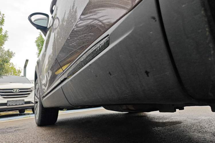 Used Buick Envision 2024 Encore Plus 28T AWD Luxury Edition Left Side Sill