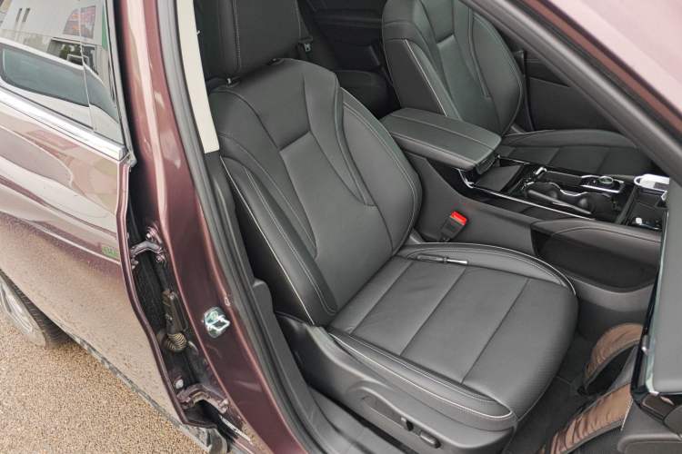 Used Buick Envision 2024 Encore Plus 28T AWD Luxury Edition Right Front Seat