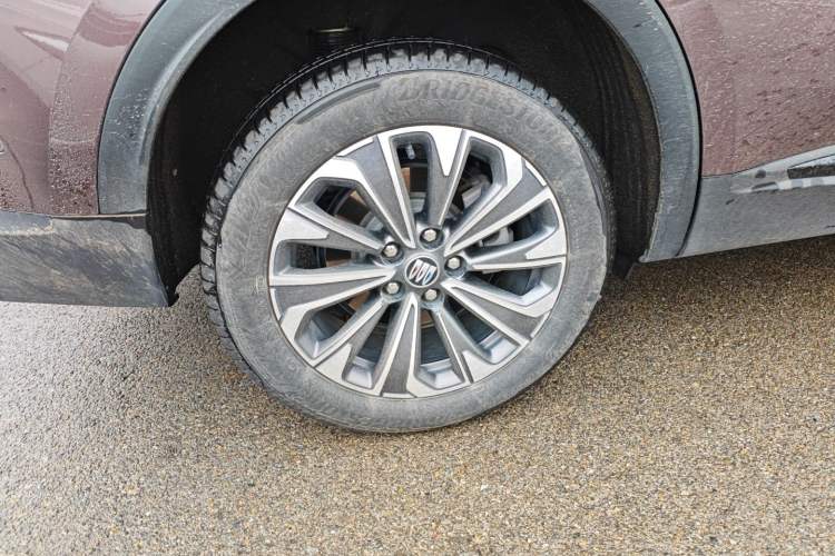 Used Buick Envision 2024 Encore Plus 28T AWD Luxury Edition Right Rear Wheel Hub