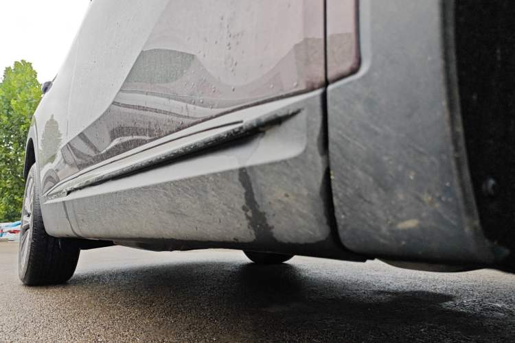 Used Buick Envision 2024 Encore Plus 28T AWD Luxury Edition Right Side Sill