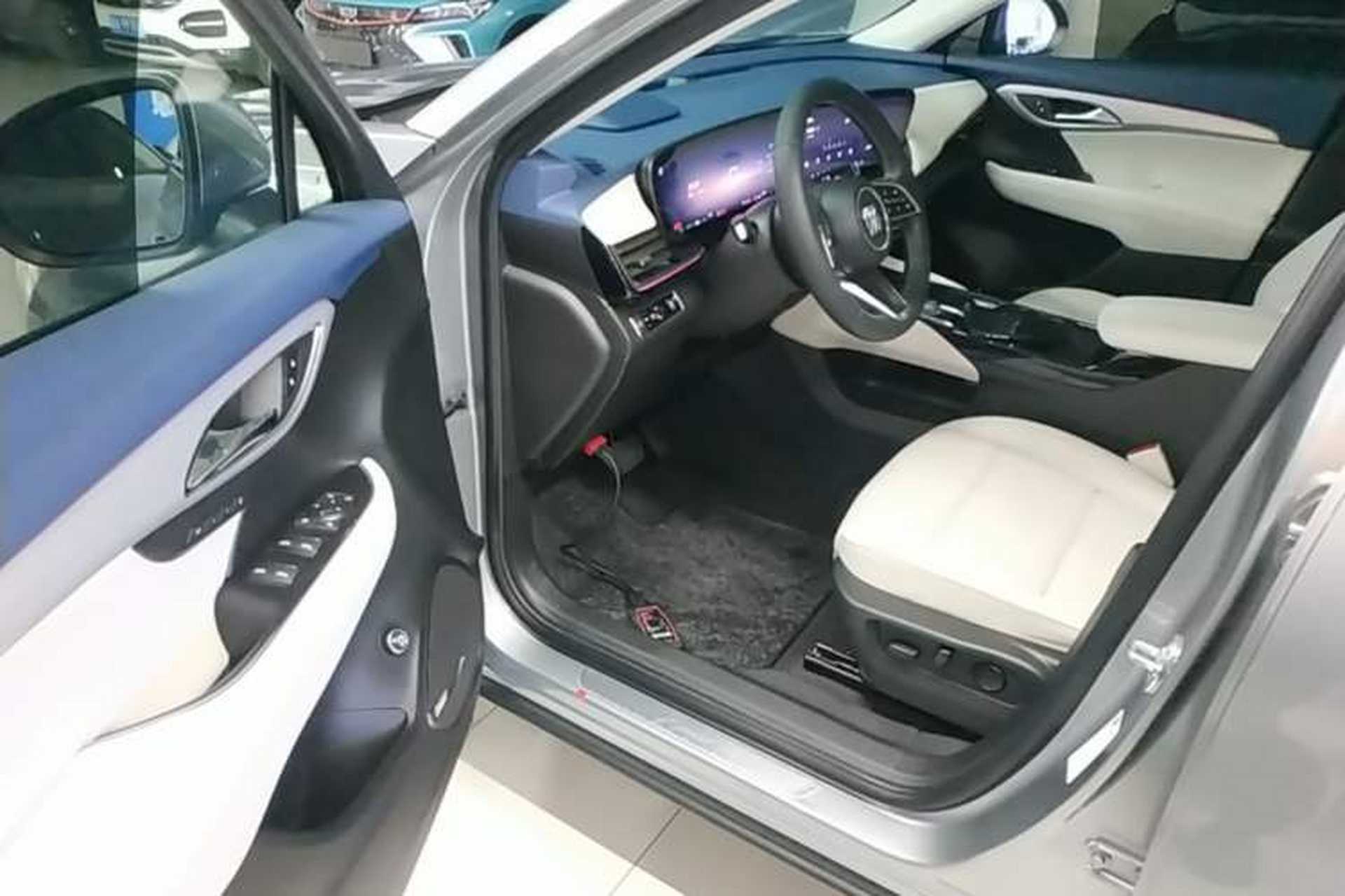 Used Buick Envision 2024 Encore Plus AWD Avenir Driver Seat