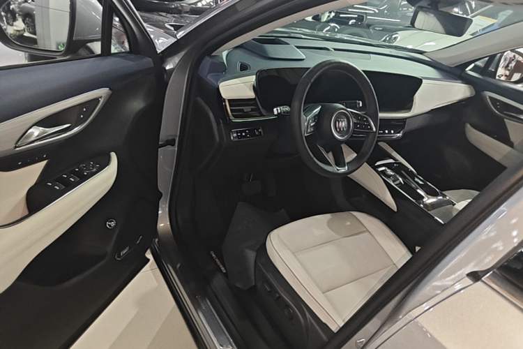 Used Buick Envision 2024 Encore Plus AWD Avenir Driver Seat
