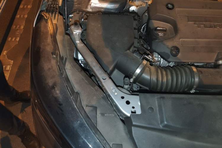 Used Buick Envision 2024 Encore Plus 28T Two-Wheel Drive Luxury Edition Engine Bay Right