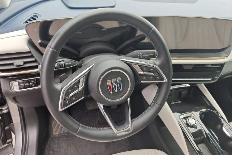 Used Buick Envision 2024 Encore Plus AWD Avenir Interior 2