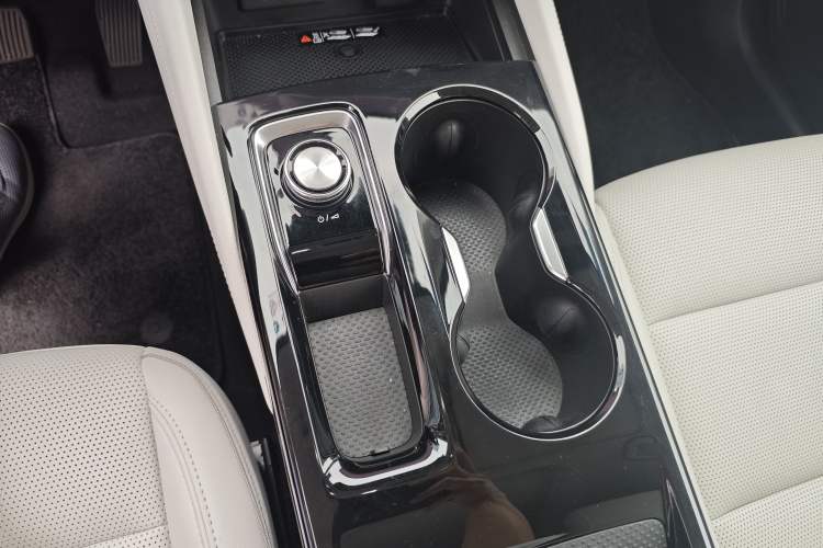 Used Buick Envision 2024 Encore Plus AWD Avenir Interior 4