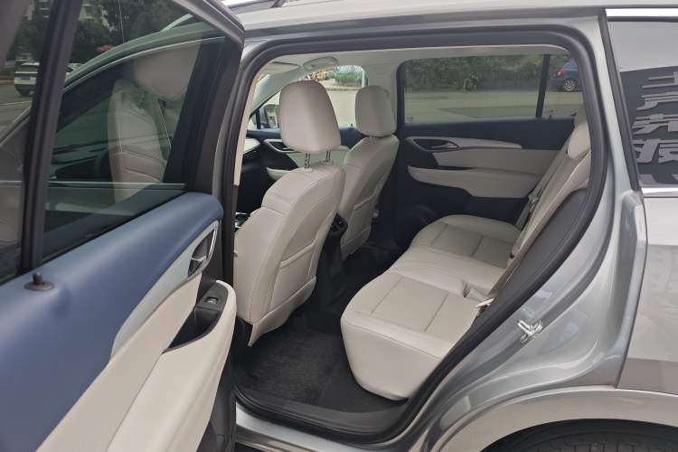 Used Buick Envision 2024 Encore Plus AWD Avenir Interior 6
