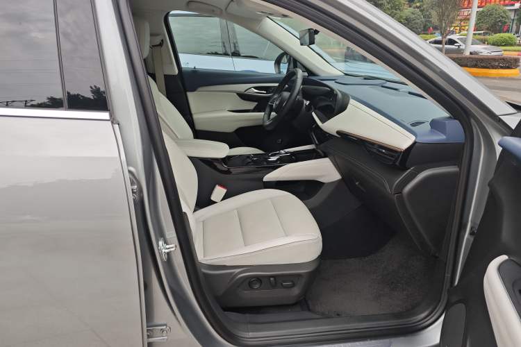 Used Buick Envision 2024 Encore Plus AWD Avenir Interior 9