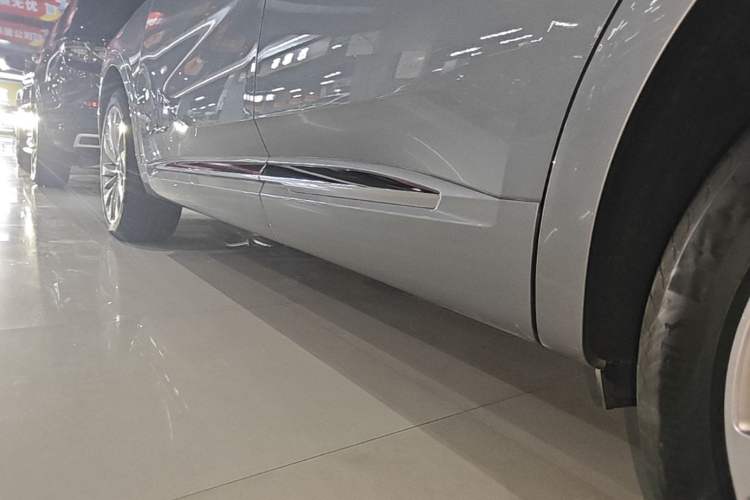 Used Buick Envision 2024 Encore Plus AWD Avenir Left Side Sill