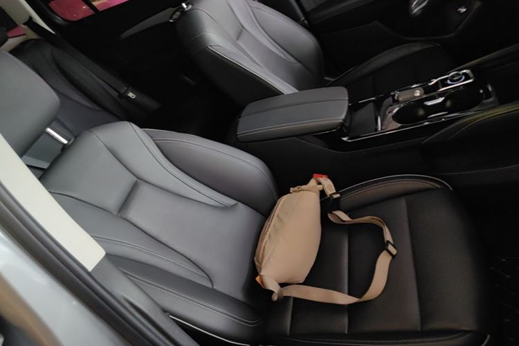 Used Buick Envision 2024 Encore Plus 28T AWD Luxury Edition Right Front Seat