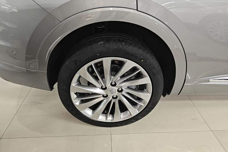 Used Buick Envision 2024 Encore Plus AWD Avenir Right Rear Wheel Hub