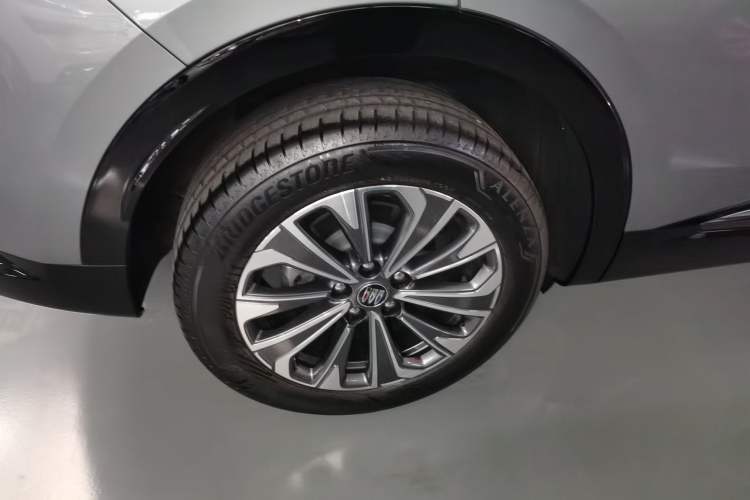 Used Buick Envision 2024 Encore S 25T Ignite Black Style Edition Right Rear Wheel Hub