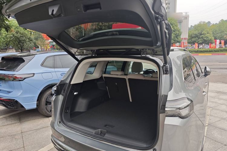 Used Buick Envision 2024 Encore Plus AWD Avenir Trunk