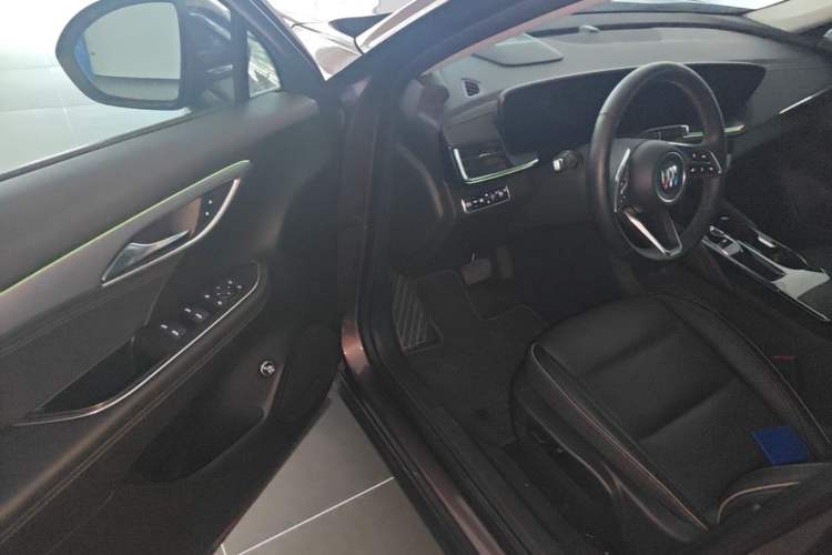 Used Buick Envision 2024 Encore Plus 28T AWD Luxury Edition Driver Seat