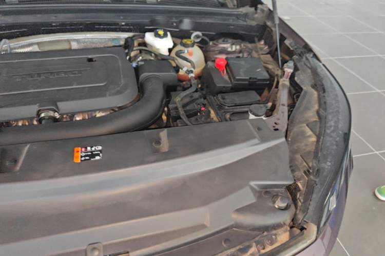 Used Buick Envision 2024 Encore Plus 28T AWD Luxury Edition Engine Bay Left