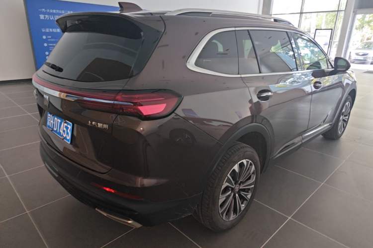 Used Buick Envision 2024 Encore Plus 28T AWD Luxury Edition Rear Right 45 Deg