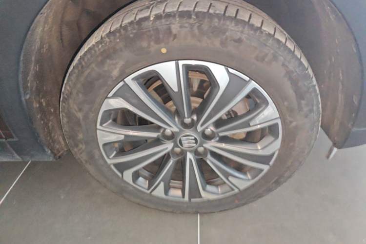 Used Buick Envision 2024 Encore Plus 28T AWD Luxury Edition Right Front Wheel Hub