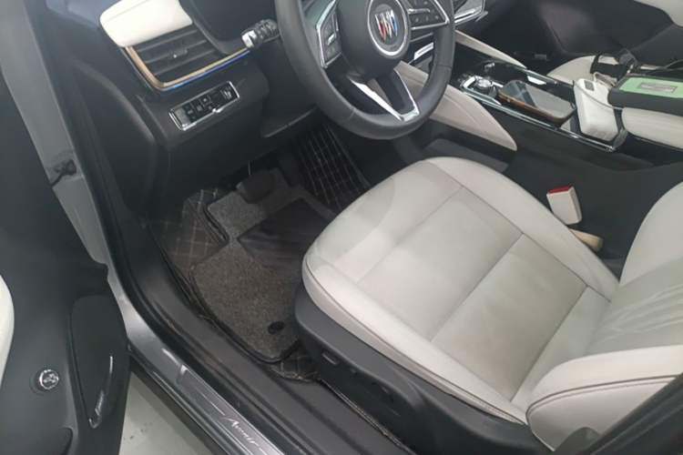 Used Buick Envision 2024 Encore Plus AWD Avenir Driver Seat