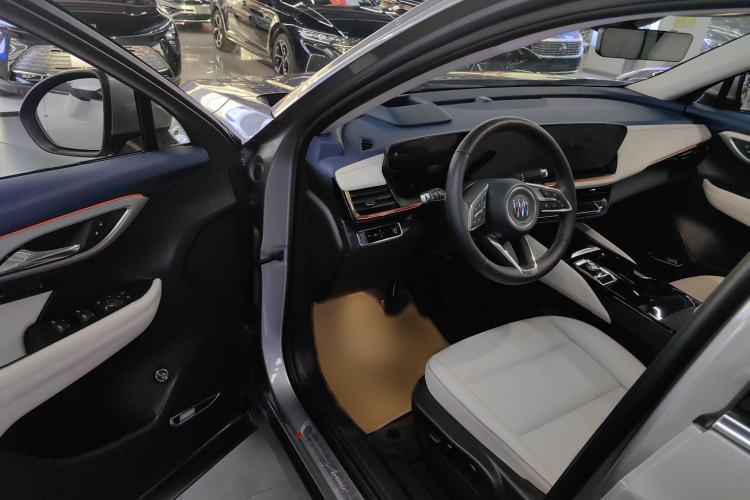 Used Buick Envision 2024 Encore Plus AWD Avenir Interior 2